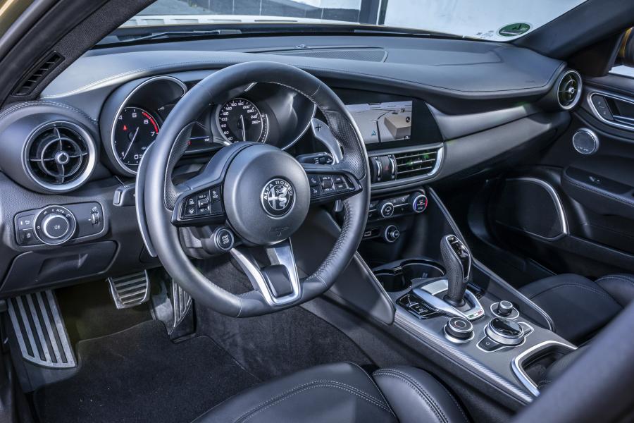 Торпедо Alfa Romeo Giulia Veloce Q2 (952) 2019 года  (фото 15 из 27)